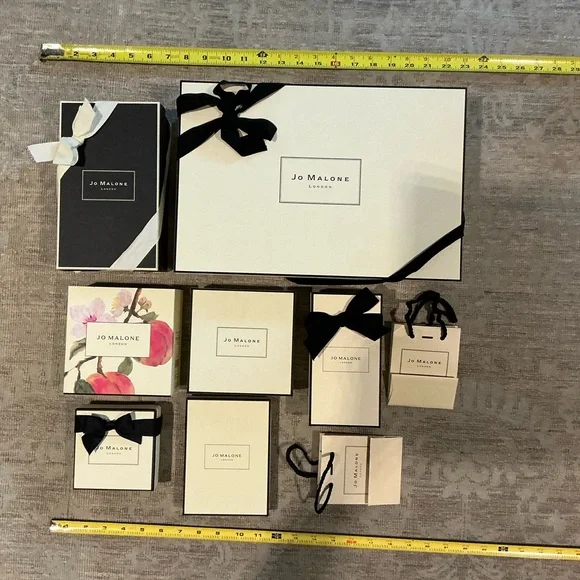Jo Malone Black and White Gift Collection - Picture 5 of 5